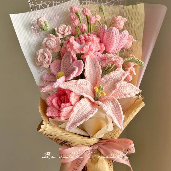 V7013d Lily and Baby Breath Bouquet - Etsy