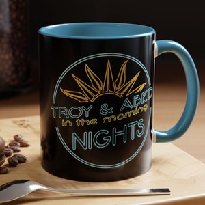 Mug décoratif Troy and Abed In the Morning Nights, Mug communautaire, Mug série télévisée communautaire, Mug Abed, Mug Greendale