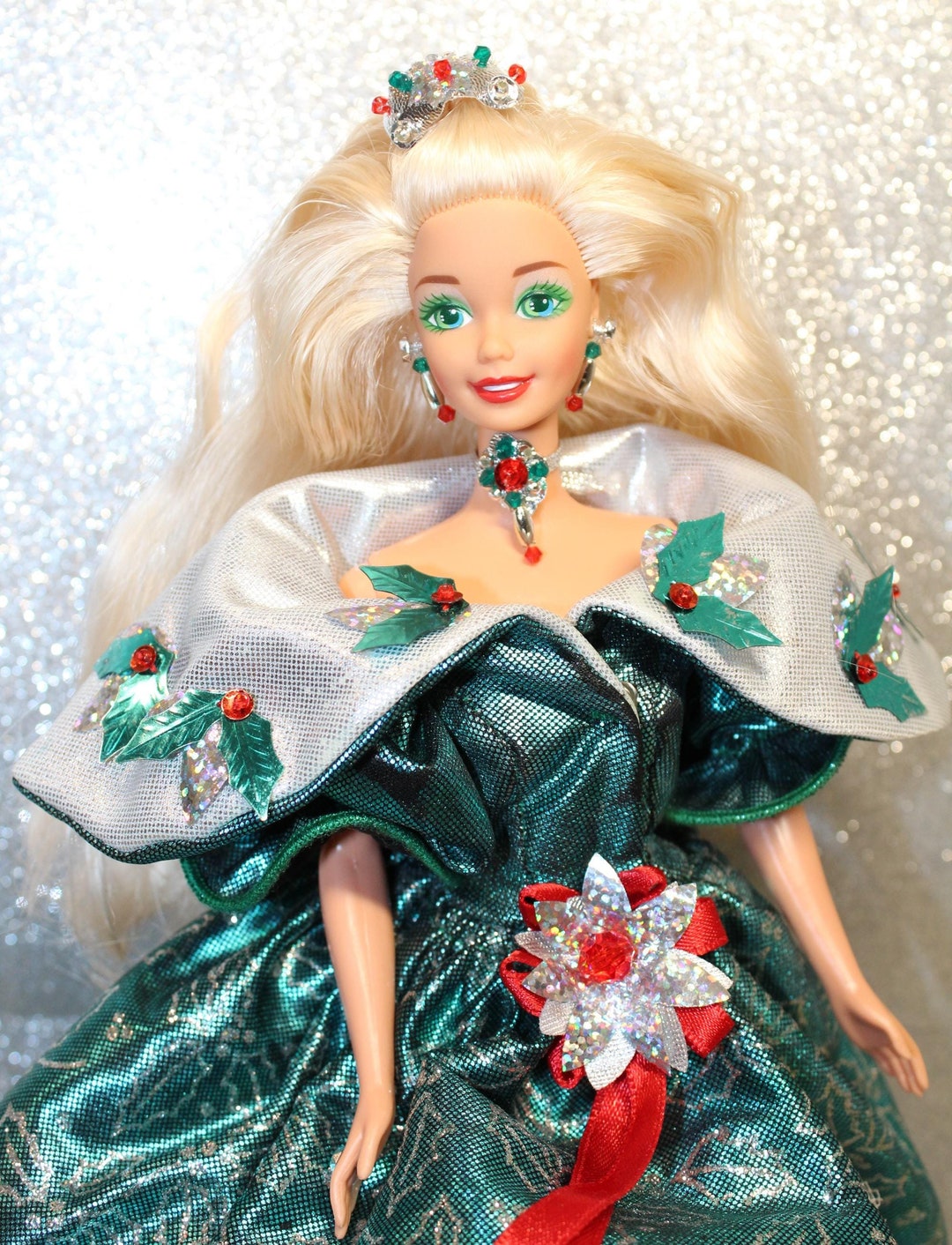 Vintage 1995 Happy Holidays Barbie / Special Edition / Mattel
