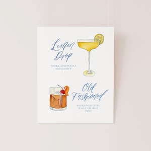 Puede incluir: Un cartel imprimible con ilustraciones de acuarela de dos cócteles. El cóctel superior es un Lemon Drop con vodka, zumo de limón y jarabe simple. El cóctel inferior es un Old Fashioned con bourbon, amargo, azúcar y una rodaja de naranja.