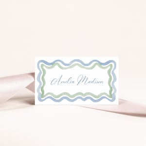 Plantilla de tarjeta de lugar de vieira de acuarela / Garabato azul y verde / Ondulado moderno / Imprimible / Tarjeta de nombre de boda / Plano y plegable / 2x3.5