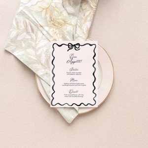 Sint-jakobsschelp rand diner menu sjabloon, loopy aquarel menu, zwarte kronkeltje met strik roze, moderne golvende, afdrukbare menu, bruiloft menukaart, 5 x 7