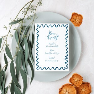 MODELO de menu de jantar com borda de vieira em aquarela, menu de aquarela loopy, aquarela azul marinho, ondulado moderno, menu para impressão, cartão de menu de casamento, 5x7