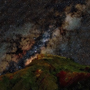 Paisaje de la Vía Láctea - Montañas Brillantes - Arte Digital - Arte Mural Imprimible - Lienzo/Póster Imprimible - Fondo de Escritorio - Alta Calidad