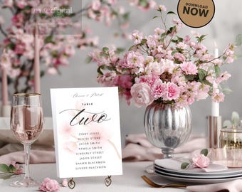 Una delicada ilustración floral de 5x7 tarjetas con nombre y número para mesas