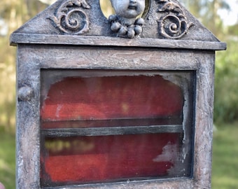 OOAK Gotycka gablota ekspozycyjna, przerażająca, mroczna lalka, ciekawostka, czaszka, horror, dekoracja