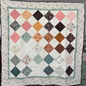 Oak Hollow Quilt: Grey Throw Blanket, Cot Blanket (122cm x 184cm)