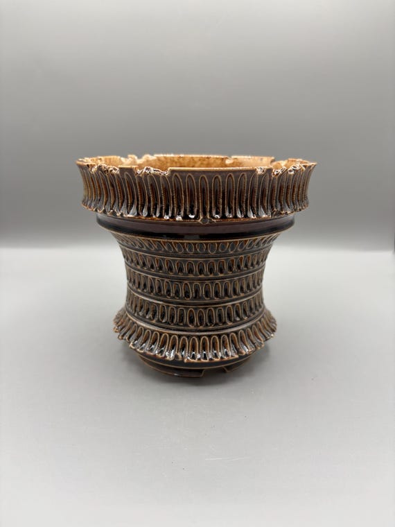 5.5 inch W* 5 inch H/ High quality handmade ceramic pottery/Succulent Pot/Handmade Pot/Caudex Pot/Ceramic Pot/Planter/Brown Pot