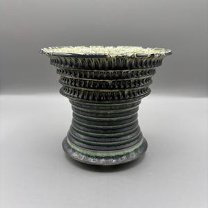 5.5 inch W* 5 inch H/ High quality handmade ceramic pottery/Succulent Pot/Handmade Pot/Caudex Pot/Ceramic Pot/Planter/Green Pot