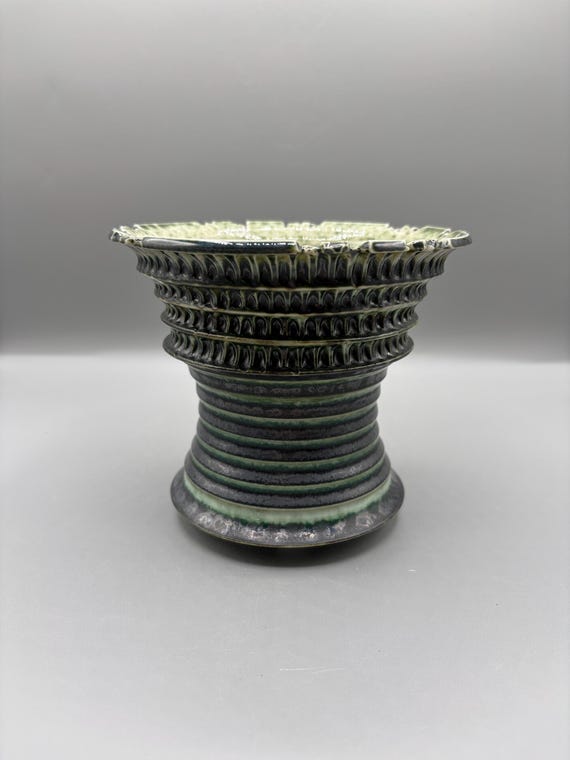 5.5 inch W* 5 inch H/ High quality handmade ceramic pottery/Succulent Pot/Handmade Pot/Caudex Pot/Ceramic Pot/Planter/Green Pot