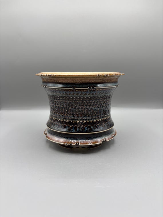 5.5 inch W* 4.5 inch H/ High quality handmade ceramic pottery/Succulent Pot/Handmade Pot/Caudex Pot/Ceramic Pot/Planter/Black Pot/Cactus Pot