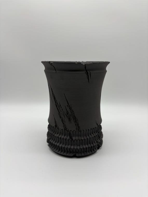 7 inch W* 9.25 inch H/ Rusted Metal Planter/ High quality handmade ceramic pottery/Succulent Pot/Matte Black/Caudex Pot/Ceramic Pot/Bronze