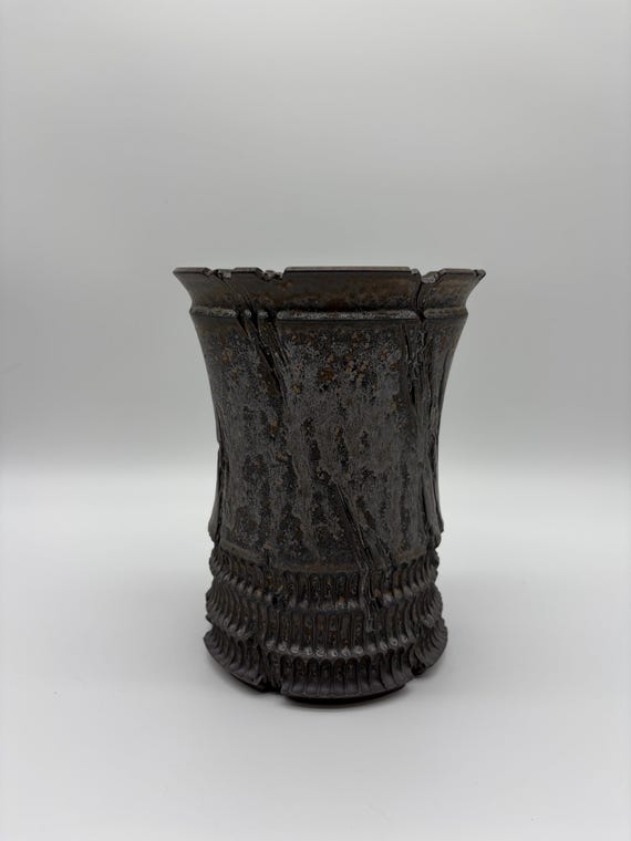7 inch W* 9.25 inch H/ Rusted Metal Planter/ High quality handmade ceramic pottery/Succulent Pot/Matte Black/Caudex Pot/Ceramic Pot/Bronze