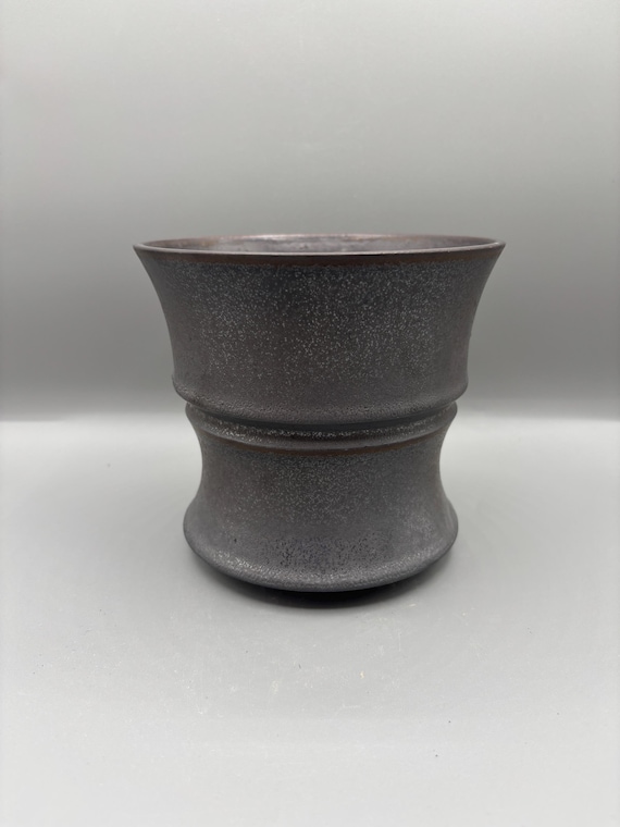 5.5 inch W* 5 inch H/ High quality handmade ceramic pottery/Succulent Pot/Handmade Pot/Caudex Pot/Ceramic Pot/Planter/Black Pot/Cactus Pot