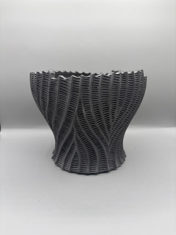 7.75 inch W* 6.5 inch H/High quality handmade ceramic pottery/Succulent Pot/Handmade Pot/Caudex Pot/Ceramic Pot/Planter/Black Pot/Cactus Pot