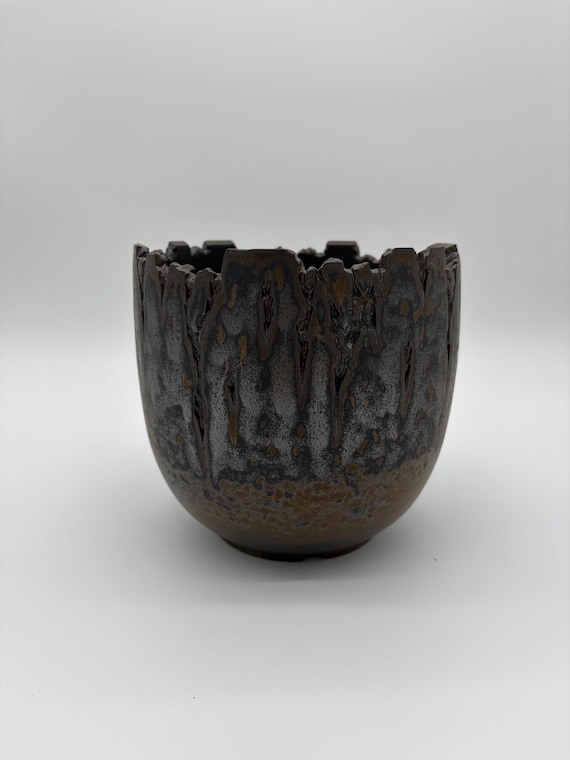7.75 inch W* 7.25 inch H/ Rusted Metal Planter/ High quality handmade ceramic pottery/Succulent Pot/Handmade /Caudex Pot/Ceramic Pot/Bronze