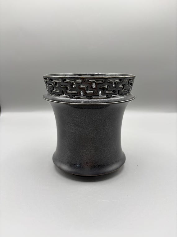 4.25 inch W* 4.5 inch H/ High quality handmade ceramic pottery/Succulent Pot/Handmade Pot/Caudex Pot/Ceramic Pot/Planter/Black Pot