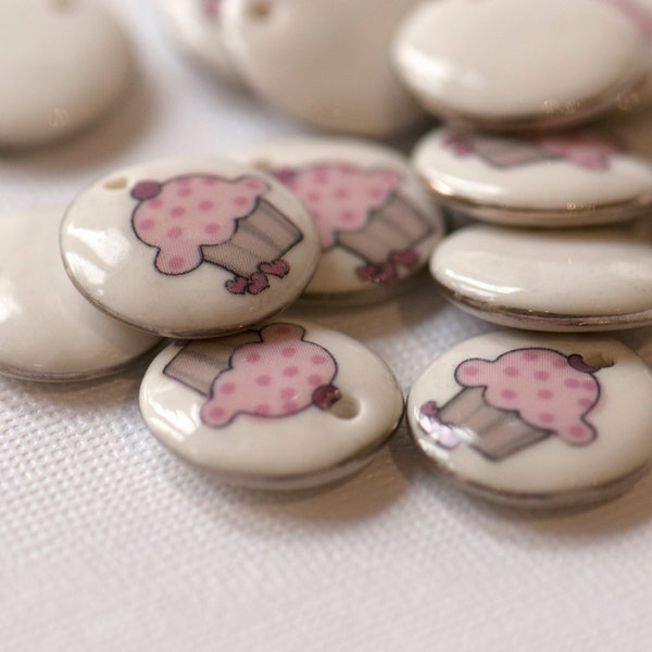 Pendentif en porcelaine cupcake, perle de gâteau de tasse, pendentif en porcelaine de muffin, cadeau d'amoureux de gâteau, pendentif de gâteau, perle de gâteau mignon, motif de gâteau pastel, chignon