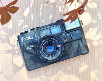 Flash Fujica automatic retro point-and-shoot film camera with user manual + original case