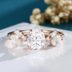 Moissaniet verlovingsring peer: vintage roségouden twistband