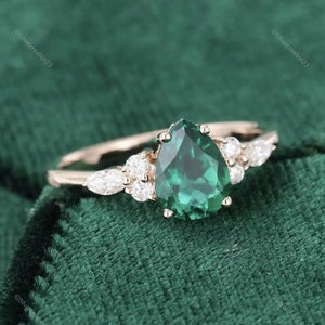 Art Deco Pear Cut Emerald Engagement Ring, 14K Solid Gold May Birthstone Ring, Vintage Green Emerald Ring, Wedding Ring gift for her