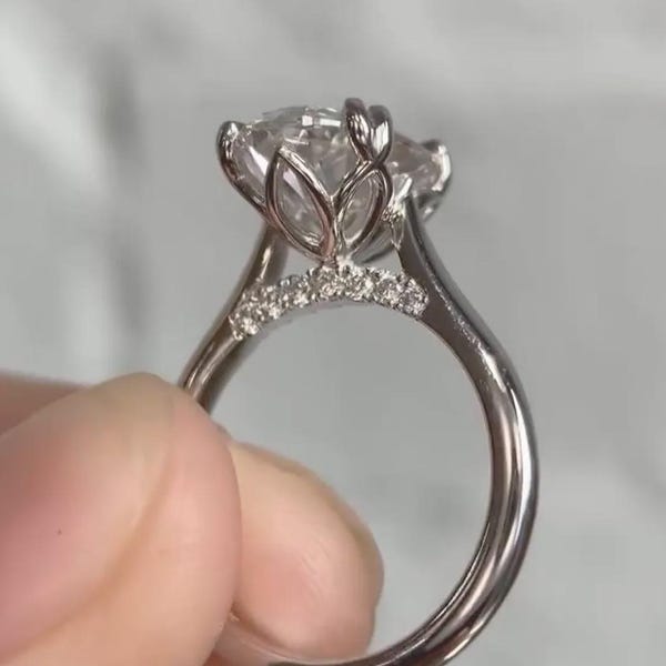 5 Ct Oval Cut Tulip Ring Oval Moissanite Solitaire Verlobungsring Blütenblatt Prong Versteckte Brücke Pave Ring 14K Weißgold Oval Cut Ehering