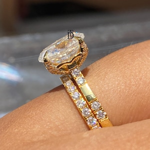 Unique Tulip Setting 3CT Oval Cut Moissanite Engagement Ring Set Solid 14K Yellow Gold Cathedral Pave Bridal Wedding Ring With Matching Band