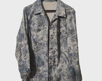 Chaqueta vaquera vintage con estampado floral, estilo camisa safari azul oversize, estilo años 90, estampado animal tropical.