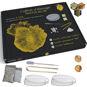 Peut inclure: Un coffret noir intitulé "Coffret d'élevage MISTER BLOB" avec du texte en français. Le kit comprend des boîtes de Pétri, des pinces, une pipette et de petits sachets de contenu. Une illustration de blob jaune est présentée sur la boîte.