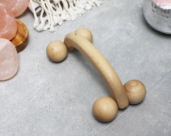 Massageroller aus Holz miz 4 Kugeln 17cm, Massagegerät mit Griffen gegen Verspannungen