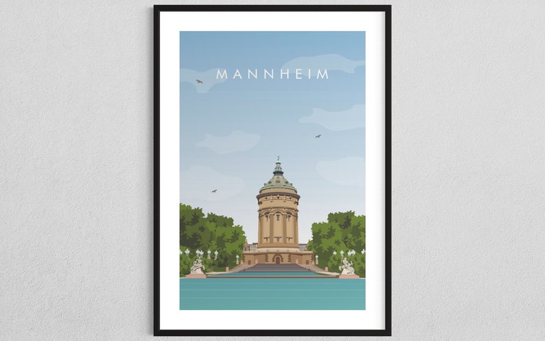 K&ouml;nnte beinhalten: Eine farbenfrohe Illustration des Wasserturms in Mannheim, Deutschland. Der Turm ist hellbraun mit einem gr&uuml;nen Dach und von B&auml;umen und einem blauen Gew&auml;sser umgeben. Der Text "MANNHEIM" ist oben im Bild in Wei&szlig; geschrieben.