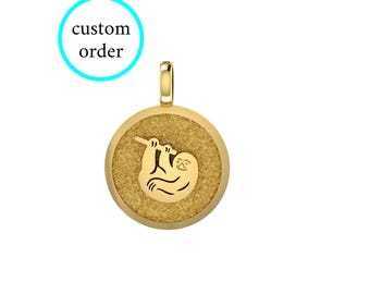 Colar com pingente de preguiça em ouro maciço 14k, pingente de preguiça personalizado, colar de preguiça preguiçosa, preguiça sorridente pendurada, joia delicada com pingente de preguiça.
