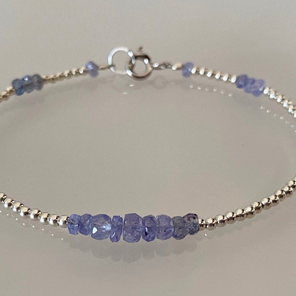 Bracelet tanzanite et argent, bracelet billes argent, bracelet tanzanite, tanzanite bleue naturelle, billes argent, bracelet fin