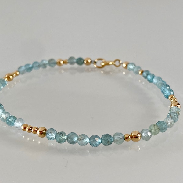 Bracelet apatite bleue et or, perles d'apatite/vert et perles de gold filled, bracelet bleu et or, apatite naturelle, cadeau pour elle