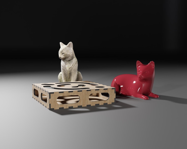 Puede incluir: Una figurita de gato de cer&aacute;mica blanca se sienta en un rascador de gato de madera, mientras que una figurita de gato de cer&aacute;mica roja est&aacute; tumbada en el suelo.