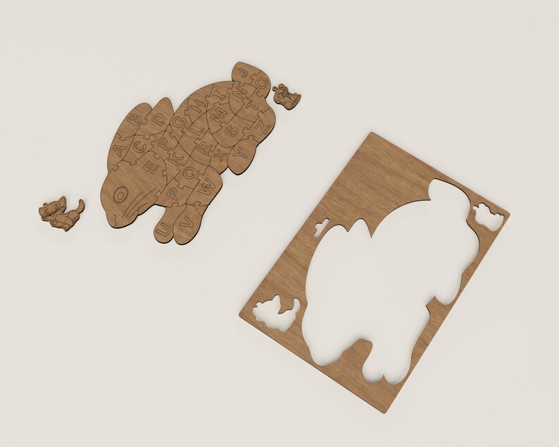 K&ouml;nnte beinhalten: Holzpuzzle eines Kaninchens mit den Buchstaben des Alphabets auf seinem K&ouml;rper. Das Puzzle besteht aus mehreren Teilen, die zusammengef&uuml;gt werden, um das Kaninchen zu bilden. Es gibt auch ein separates Teil, das ein kleineres Kaninchen ist.
