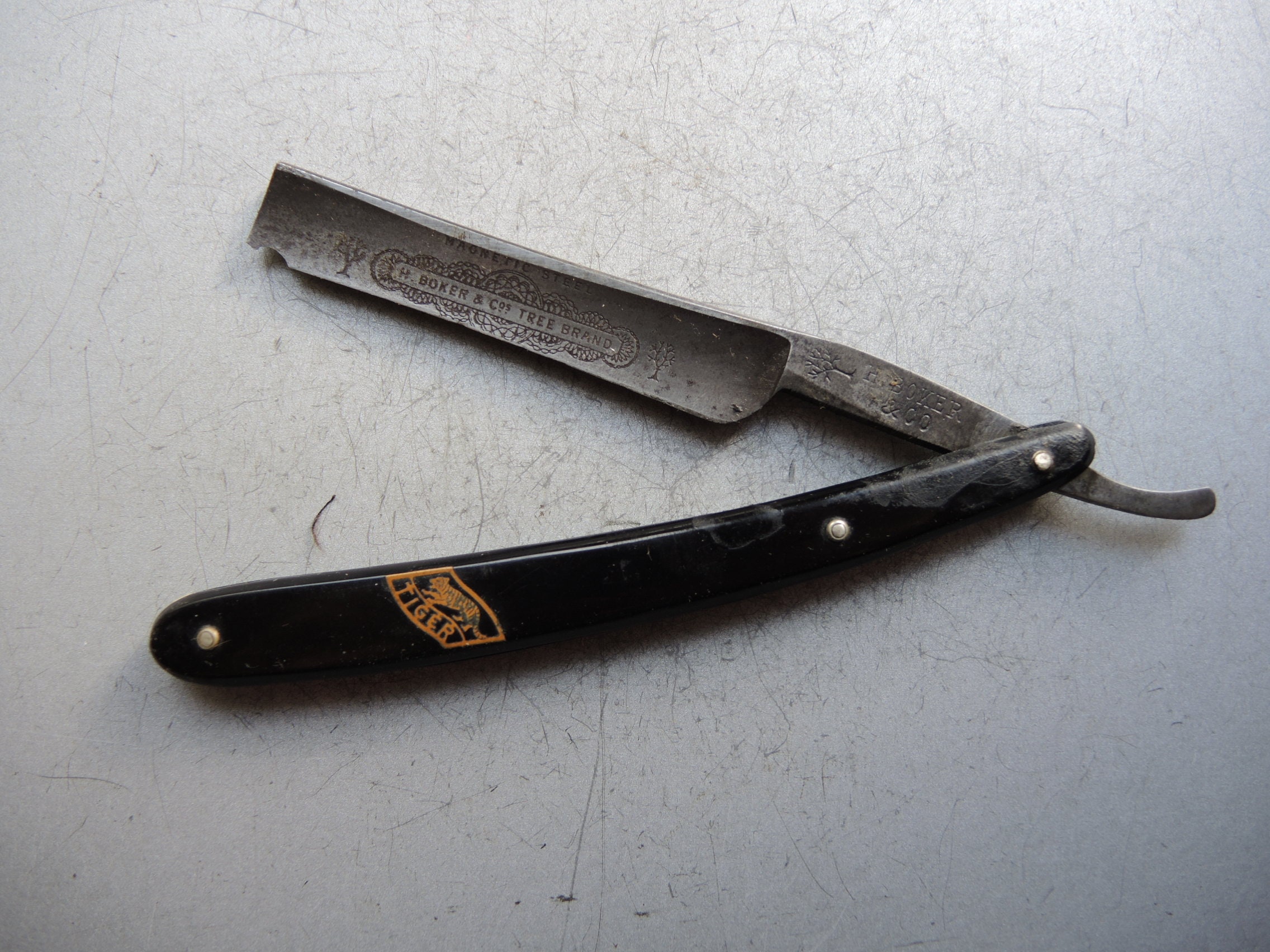 Boker - Coramella Straight Razor Strop with Handle 63cm – The Razor Company