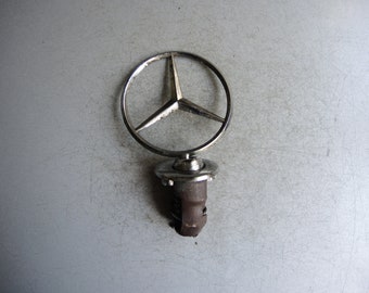 Emblema vintage antiguo original del logotipo del capó del coche de los primeros Mercedes Benz / Volga Gaz / insignia de la cabeza delantera / letrero original del automóvil / mediados de siglo