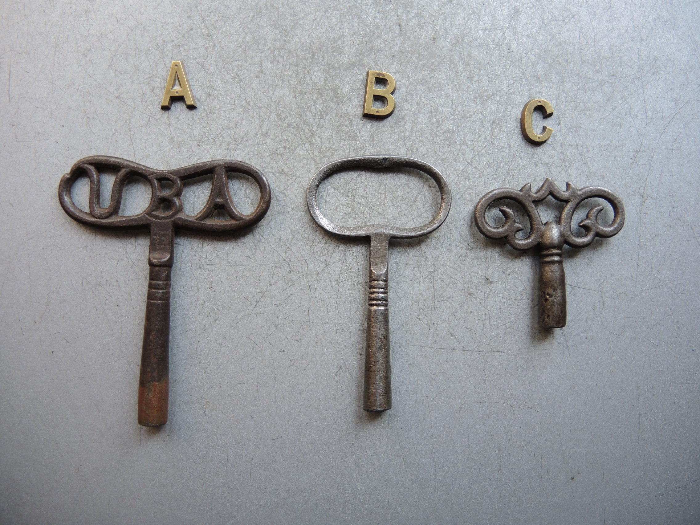 Uhr Schlüssel für Regulator, Tischuhr,Kaminuhr, Großuhrschlüssel diverse  Maße