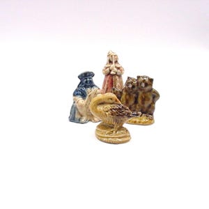 Red Rose Tea Wade Figurine Nursery Rhymes Canadian Series (Imperfect Lot F)