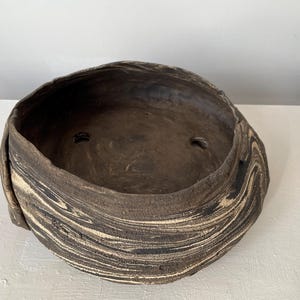 Grande coupe à bonsaï en terre cuite, rocheuse rustique, ronde, non émaillée, pièce unique (#2002) de mon atelier de poterie (Ø30 cm)