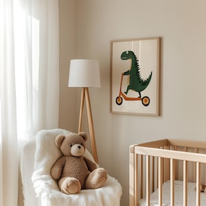 Impresión divertida de scooter de dinosaurio, arte de pared para habitación de niños, póster de dinosaurio para habitación de niños pequeños, arte imprimible de dinosaurios para habitación infantil