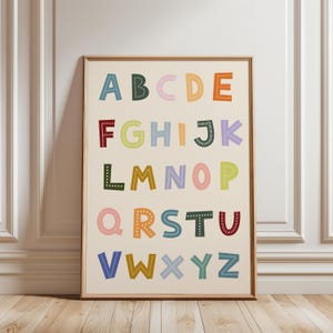 Arte murale con alfabeto / Stampa ABC colorata / Decorazione educativa per la cameretta dei bambini / Tipografia per la cameretta dei bambini / Poster di apprendimento moderno / Download digitale
