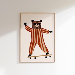 Skateboarding Bear Nursery Wall Art, stampa di animali stravaganti per la cameretta dei bambini, arredamento giocoso per bambini, arte stampabile, download digitale