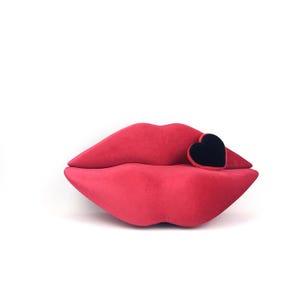 Lip-shaped sofa 1/6 scale red and velvet with heart pillows