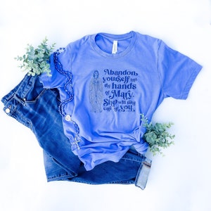 T-shirt catholique - T-shirt Marian Design - Abandonnez-vous entre les mains de Marie T-shirt unisexe