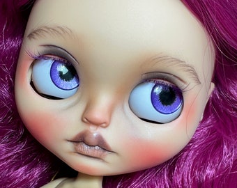 bambola Blythe personalizzata, base finta, pelle abbronzata
