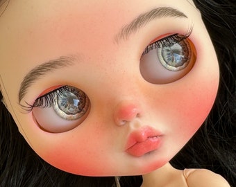 custom Blythe doll, fake base , white skin