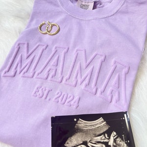 Mama Sweatshirt, Comfort Colors Mama Shirt, Expecting Mom Gift, Postpartum Gift, Pregnant Mom Gift, Mama Sweatshirt Name, New Mom Sweatshirt