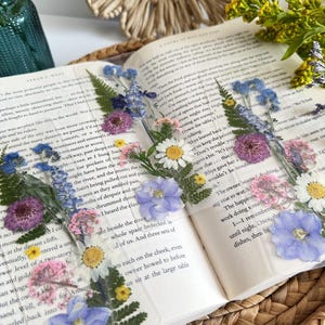 Bokmärke med pressade vildblommor - Torkade blommor Laminerade bokaccessoarer Present till läsare Bokälskare - Sidmarkör bild 3